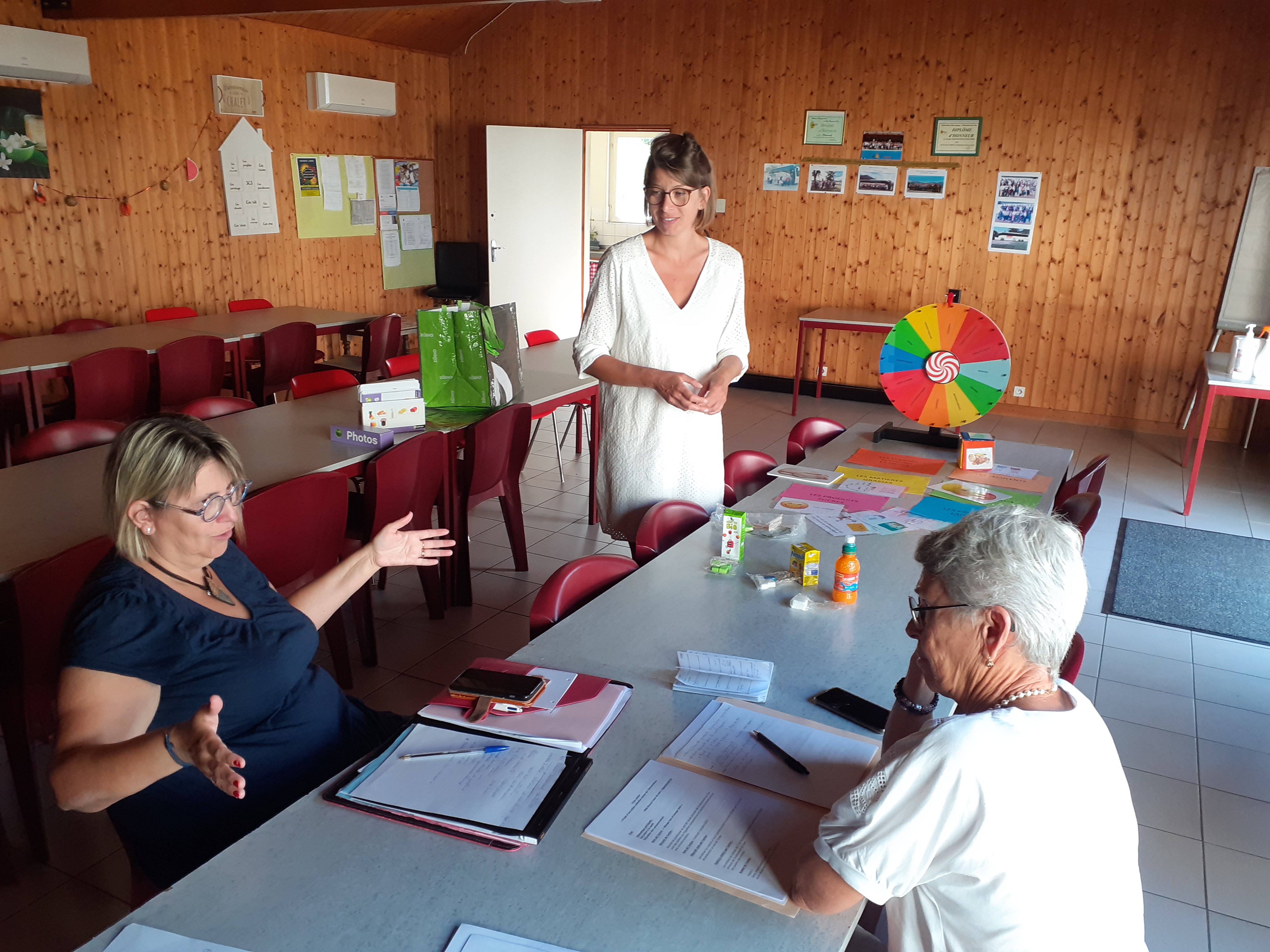 De gauche à droite : Virginie Nedelec, diététicienne nutritionniste, Nathalie Néron, Vice-Présidente de l’échelon Champagne Sud et Marie-José Nivet